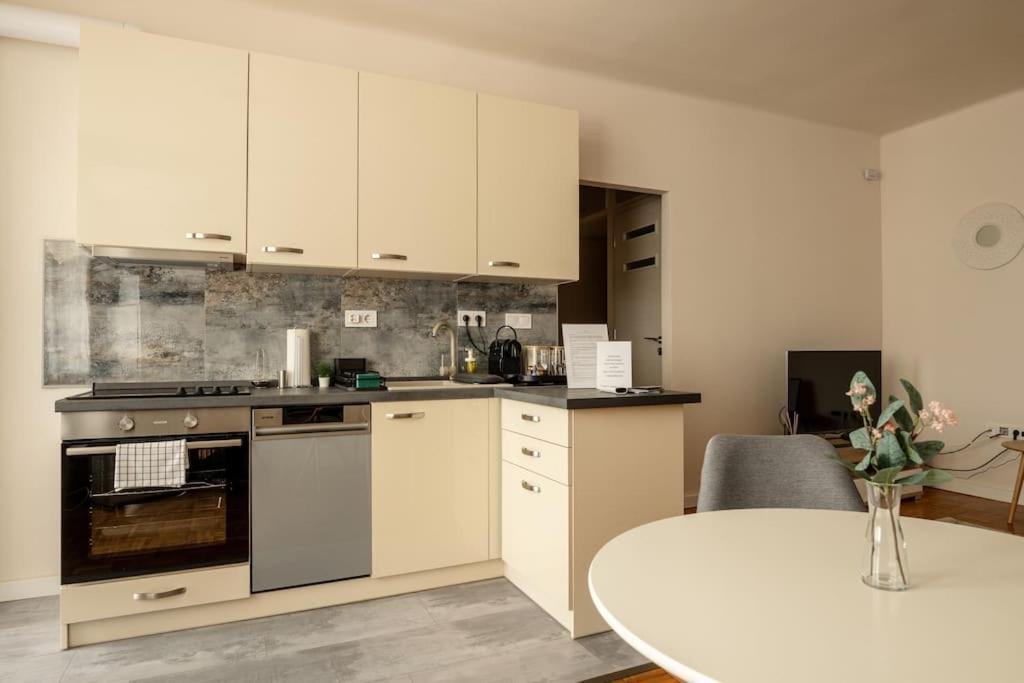 Petofi Family Apartman Дебрецен Екстериор снимка